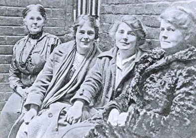 Annie Wheeldon (right), along with her two daughters (centre) and a prison-warder.